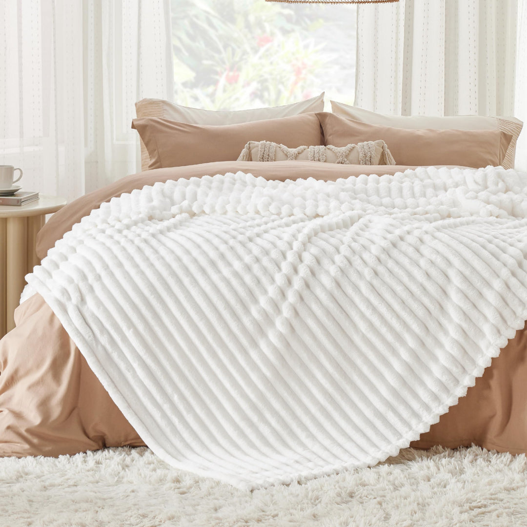 Bedsure White Throw Blanket for Couch Super Soft Cozy Blankets
